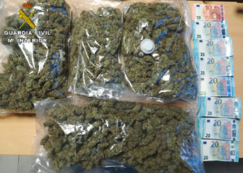Interceptan una operación de compraventa de dos kilos de marihuana en O Porriño