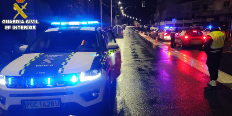 Triplica la tasa de alcoholemia en Vilaboa, llama a un amigo de Vigo para recogerla y éste da también positivo