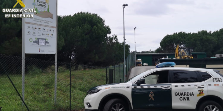 La Guardia Civil detiene a los presuntos autores de varios robos en el punto limpio de Nigrán