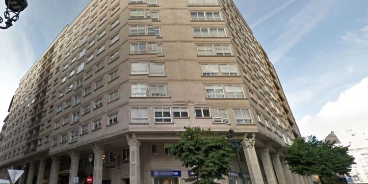 Adif saca a subasta diez pisos en el centro de Vigo