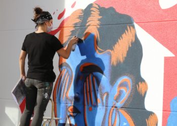 Un mural para retratar o pesadelo das mulleres e menores confinadas cos seus maltratadores
