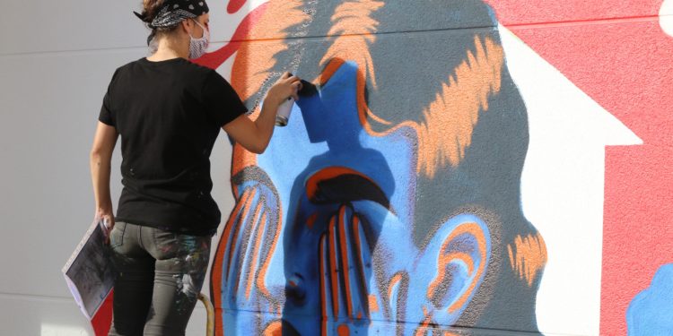 Un mural para retratar o pesadelo das mulleres e menores confinadas cos seus maltratadores