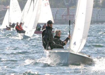 Los isleños Del Castillo, que defienden título, se aúpan al liderato del Nacional de Snipe en Vigo
