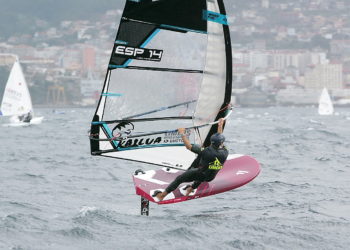 Golpe de mano portugués en una jornada de la Semana del Atlántico con gran dificultad en la ría viguesa