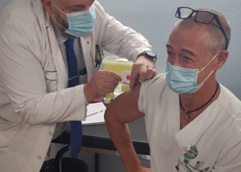 Povisa vacuna a 118 empleados en el arranque de la campaña contra la gripe