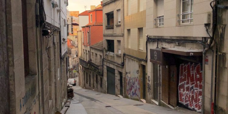 Rúa de Manuel Núñez y Calexón de Núñez, en honor a un impulsor del urbanismo vigués en el siglo XIX