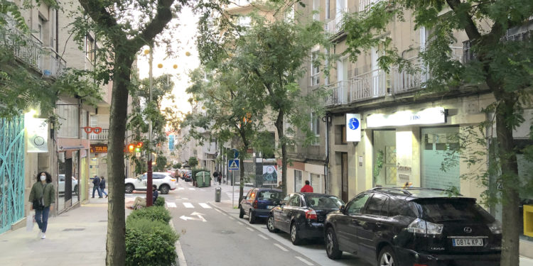 Rúa de María Berdiales, de «Cinema Radio» al Cluny