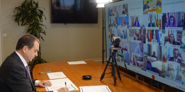 Caballero pide a la Xunta que duplique el número de PCRs y de rastreadores en Vigo