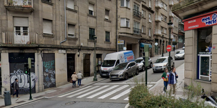 Dos detenidos en Vigo por agredir a un joven en un edificio para robarle la cartera