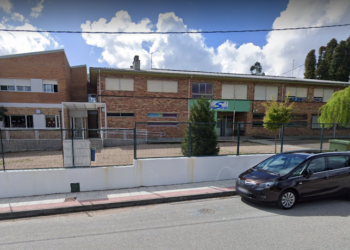 El área de Vigo reduce sus positivos, aulas cerradas y colegios afectados por la Covid-19