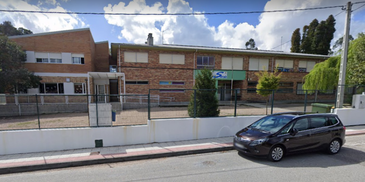 El área de Vigo reduce sus positivos, aulas cerradas y colegios afectados por la Covid-19