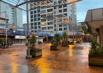 Desalojado el Centro Comercial 4 de Vigo por un cortocircuito en un cuarto de contadores