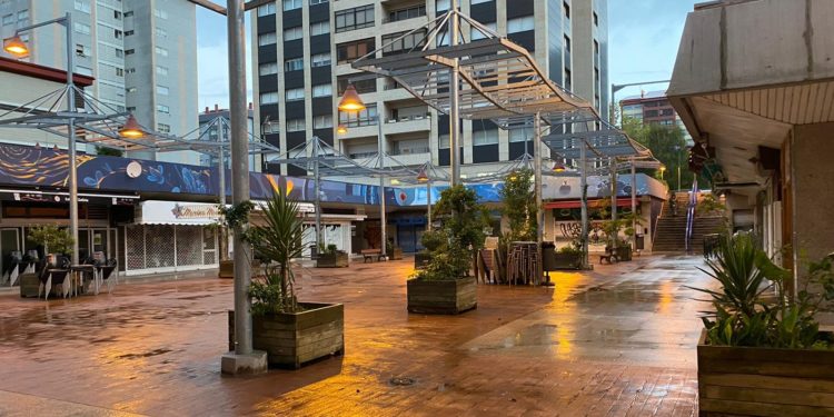 Desalojado el Centro Comercial 4 de Vigo por un cortocircuito en un cuarto de contadores