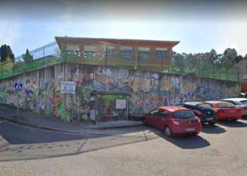 Un colexio de Vigo leva case un mes sen unha docente porque o Sergas non a somete ás probas de Covid