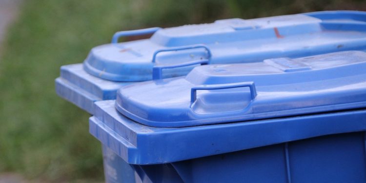 La OCU sitúa a Vigo como la cuarta ciudad de España que mejor recicla papel y cartón