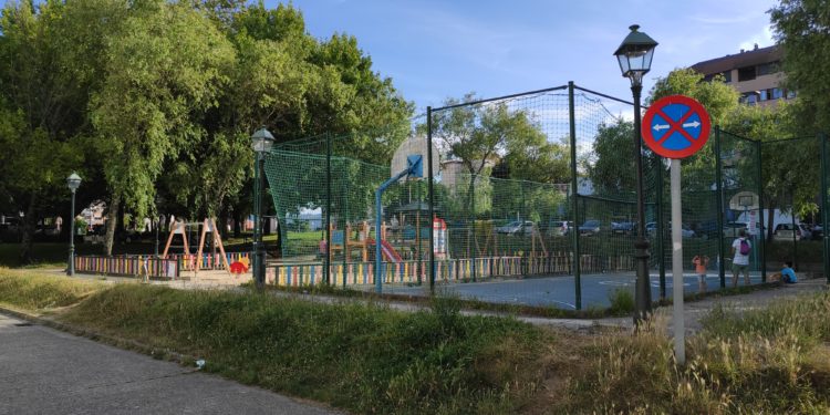 Vigo cierra una parte de sus parques infantiles a causa de la desinfección