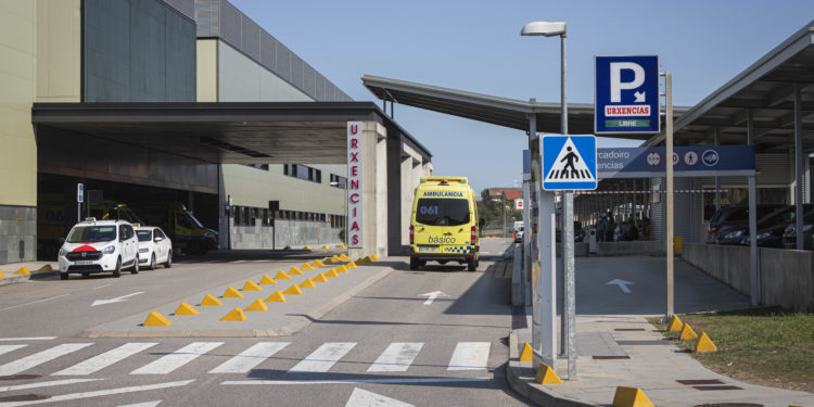Un brote en el personal del Meixoeiro y dos positivos en el Cunqueiro alteran la actividad de los hospitales vigueses