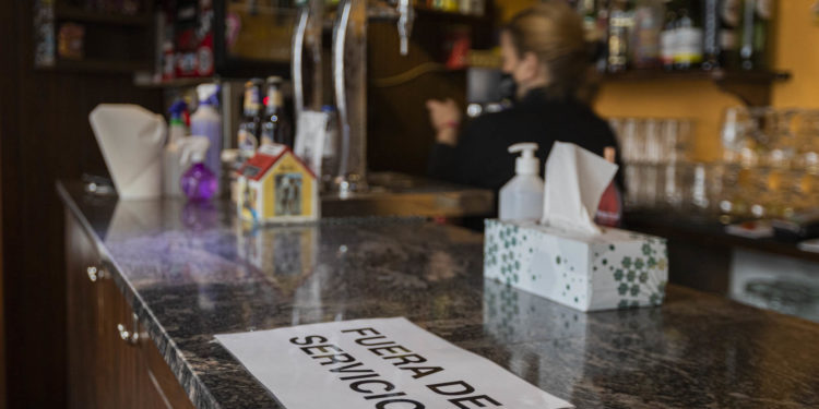 La pandemia regresa por fin a niveles previos al cierre de la hostelería en el área sanitaria de Vigo