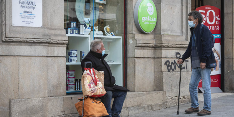 El Concello de Vigo envía 14.000 mascarillas a colectivos vecinales y repartirá más en los mercados