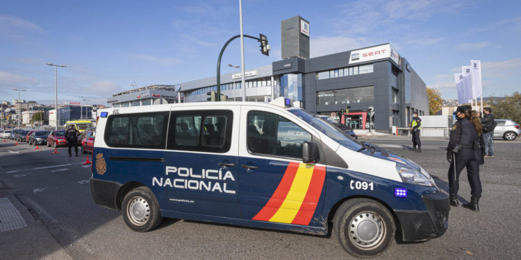 Dos detenidos por robar en un estanco de Vigo de madrugada