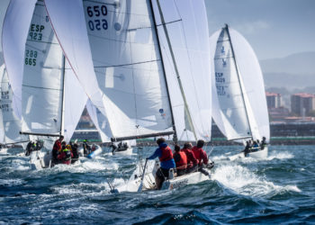 La flota de J70 vuelve al agua en la Ría de Vigo para abrir las Winter Series