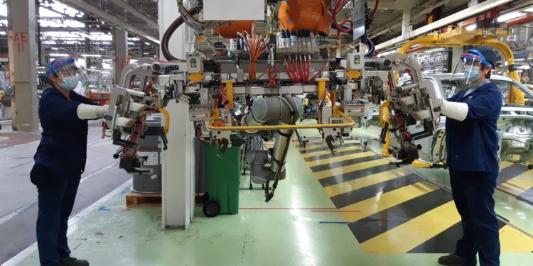 PSA Vigo cancela dos turnos de noche del sistema 2 ante las malas expectativas del mercado