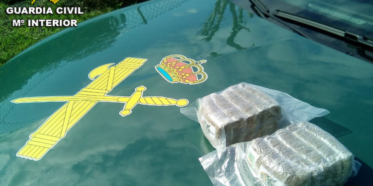 La Guardia Civil detiene a un vecino de A Cañiza con un kilo de hachís