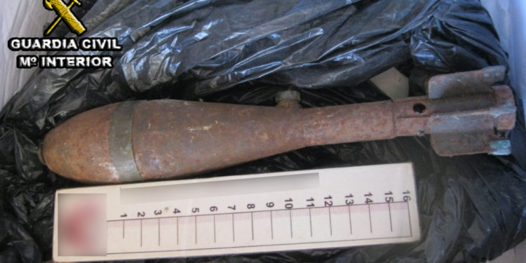 Los TEDAX desactivan una granada de mortero de la Guerra Civil hallada en una vivienda de Salceda de Caselas