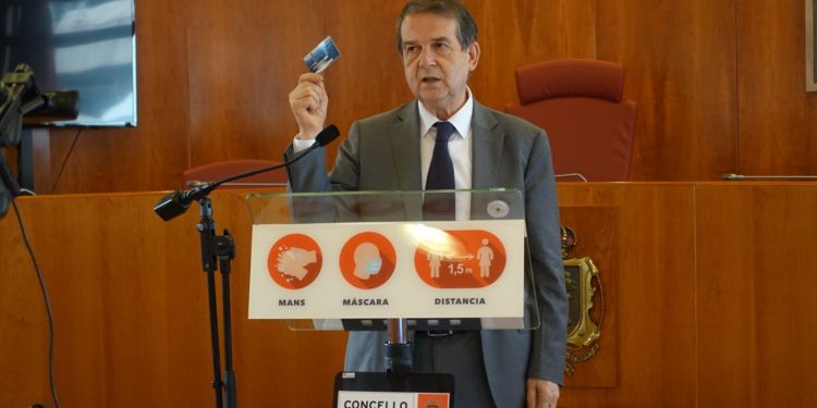 Las familias de alumnos de Vigo con el comedor escolar cerrado recibirán tarjetas con 384 euros