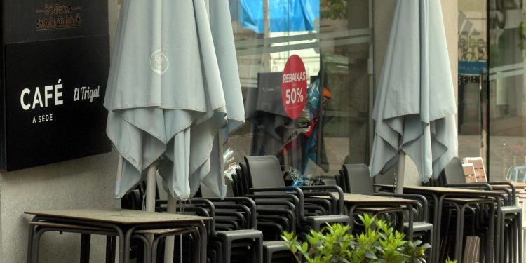 Siguen cayendo los contagios nuevos en el área sanitaria de Vigo y se desploma la tasa de positividad