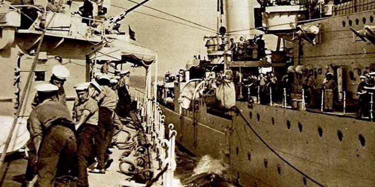 Los cinco buques de guerra «HMS Vigo»
