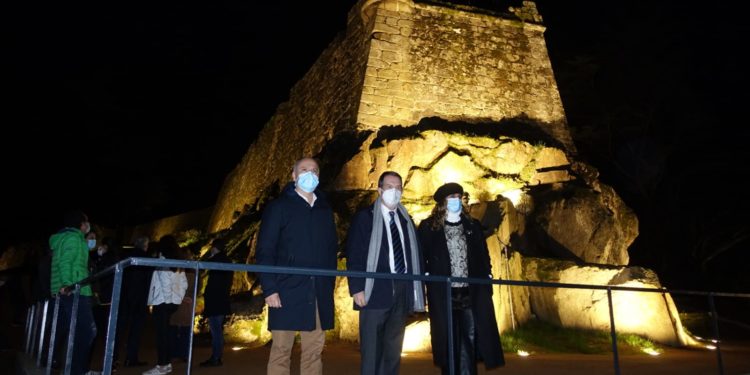 La Fortaleza de O Castro brilla de nuevo: iluminada, baluartes limpios y túnel visitable