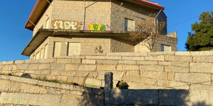 Nigrán expón ao público o plan para adaptar o edificio da Comunidade de Montes de Monteferro