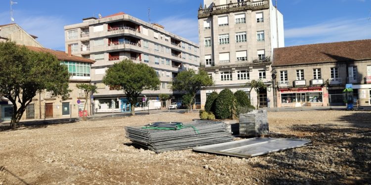 O Concello localiza tubaxes de amianto en Bugallal e nega que as obras estean paradas: «Son bulos»