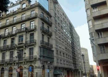 Adif pone a la venta mediante subasta pública dos pisos de su propiedad en el centro de Vigo