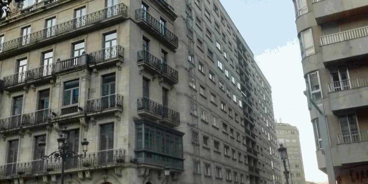 Adif pone a la venta mediante subasta pública dos pisos de su propiedad en el centro de Vigo