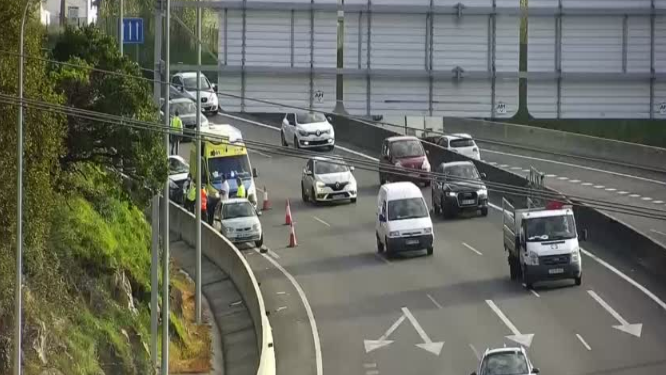 Un accidente con un herido en la AP9 deja dos kilómetros de colas antes de Rande