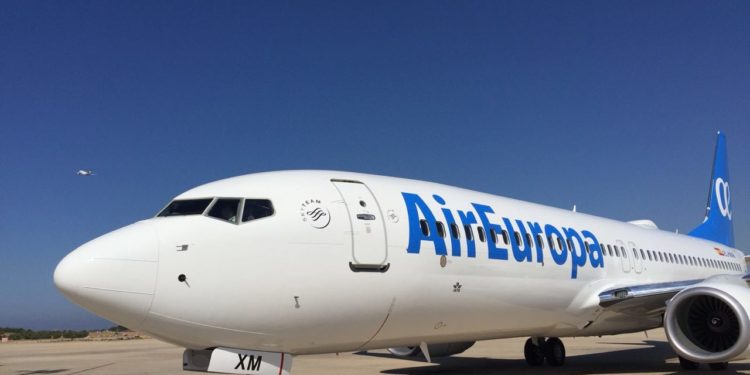 El aeropuerto de Peinador ganará en diciembre dos frecuencias semanales entre Vigo y Madrid