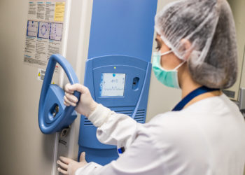 O Goberno financiará con 300.000 euros a liña de envasado de vacinas de Zendal contra a Covid-19