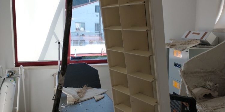 Vense abaixo o falso teito da ‘sala Covid’ do centro de saúde de A Guarda