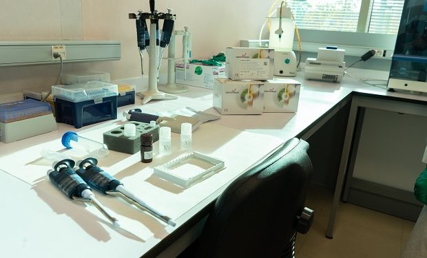 PharmaMar lanza un nuevo test PCR que detecta y diferencia la Covid-19 y la gripe