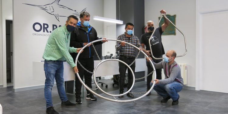 Pescadores gallegos diseñan dos dispositivos para salvar la vida de las tortugas marinas