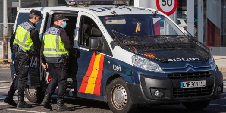 Detenido un hombre con 30 antecedentes que intentaba robar en un garaje de Vigo