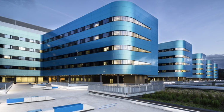 Acciona vende sus participaciones en el hospital Álvaro Cunqueiro