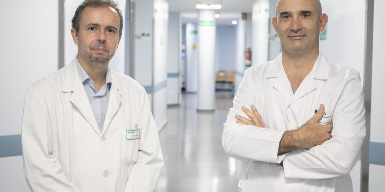 Intervención pionera en Povisa para extraer cálculos biliares accediendo a través del hígado