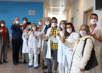 A área sanitaria de Vigo atende a 15 pacientes con VIH infectados tamén con coronavirus