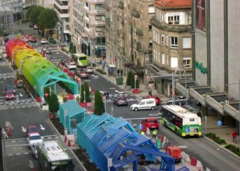 La nueva Gran Vía de Vigo encara la recta final de su reforma con la plantación de árboles