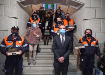 Tui recoñece o labor de cinco membros de Protección Civil durante o estado de alarma