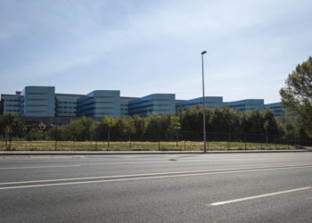 O persoal do servizo de limpeza do hospital Álvaro Cunqueiro convoca unha folga indefinida