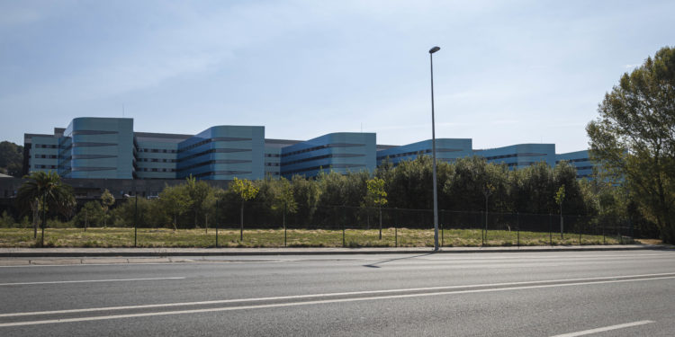 O persoal do servizo de limpeza do hospital Álvaro Cunqueiro convoca unha folga indefinida